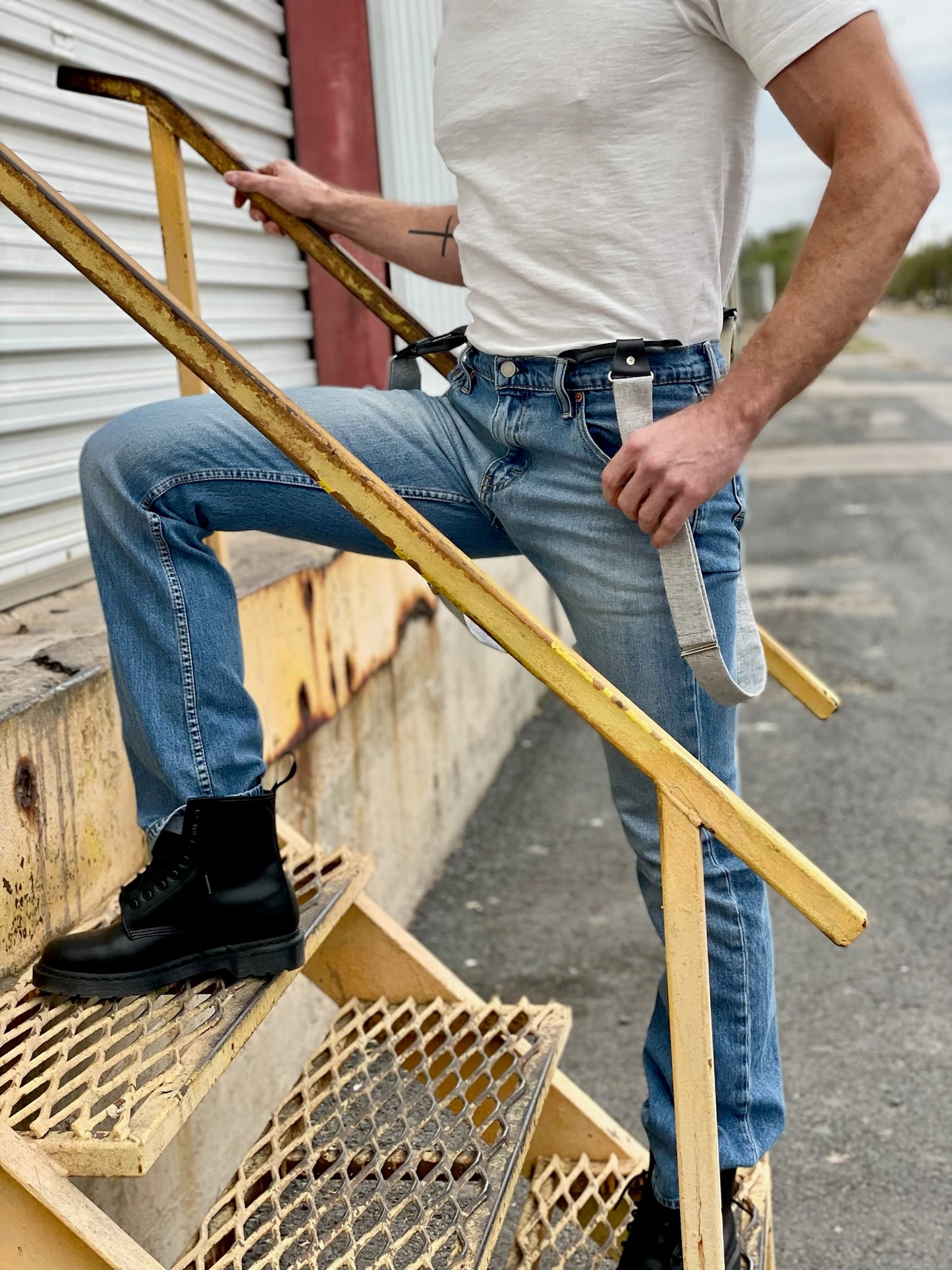 Dusty Blue Linen Suspenders – Handmade Leather Button-On Suspenders for Weddings, Groomsmen & Timeless Menswear