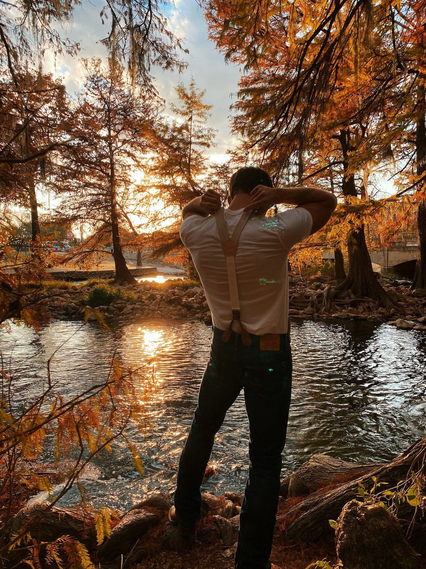 Beige linen suspenders worn with vintage Levi’s and a white tee in a fall outdoor setting—ideal for rustic weddings and groomsmen.