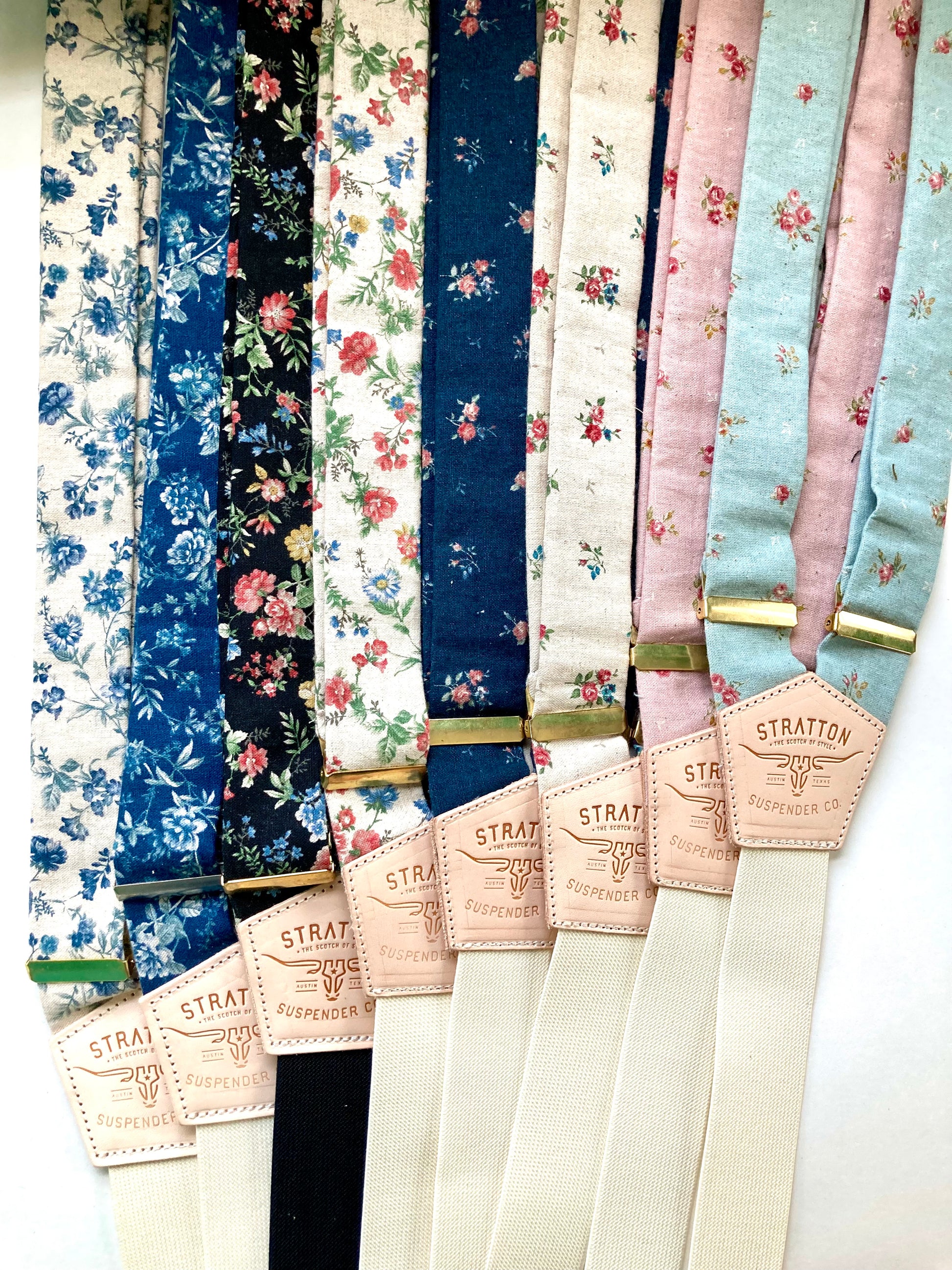 Vintage Floral Linen Wedding Suspenders with Gold Hardware – Button-On Braces for Rustic, Boho, and Vintage Weddings. Ideal Groomsmen Accessories.