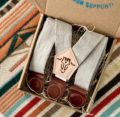 Children’s beige linen suspenders with full-grain leather magnetic clasps, packaged in a gift box—ideal for weddings, church outfits, or kids’ formalwear.