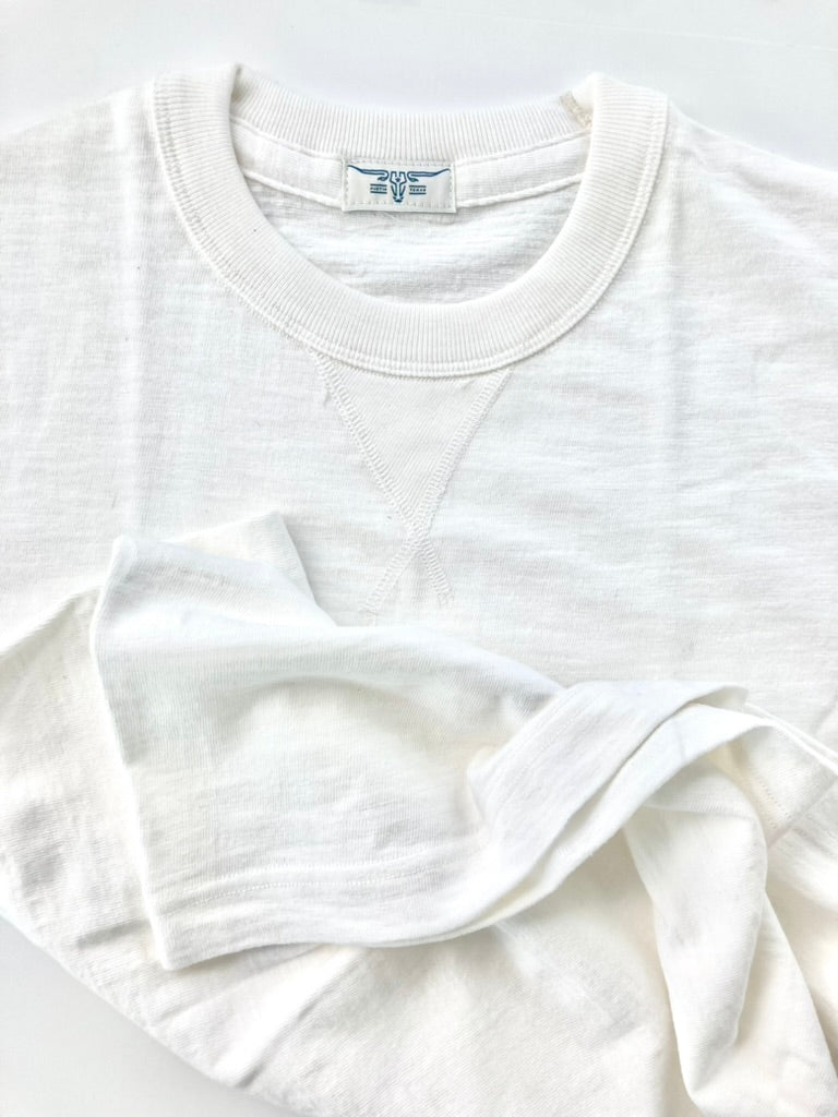 Vintage 1940s Heavyweight T-Shirt in White by Stratton Suspender Co. A heritage-inspired heavyweight cotton tee featuring a ribbed collar, reinforced V-gusset stitching, and a textured knit for classic workwear durability and timeless American menswear styling.